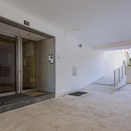 Bright & Lovesome W/ Balcony In By Lovelystay דירה