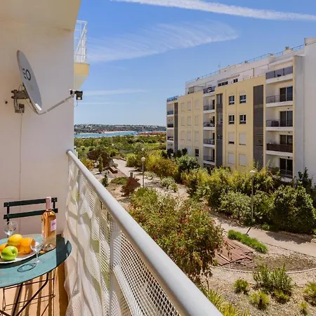 Bright & Lovesome W/ Balcony In By Lovelystay פורטימאו